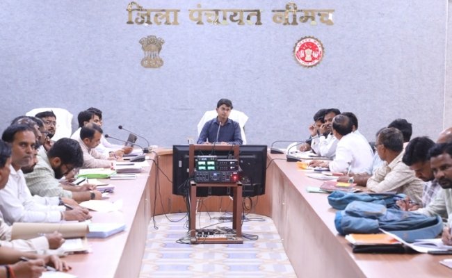 जिला पंचायत सीईओ ने की जल गंगा संवर्धन कार्यो की समीक्षा